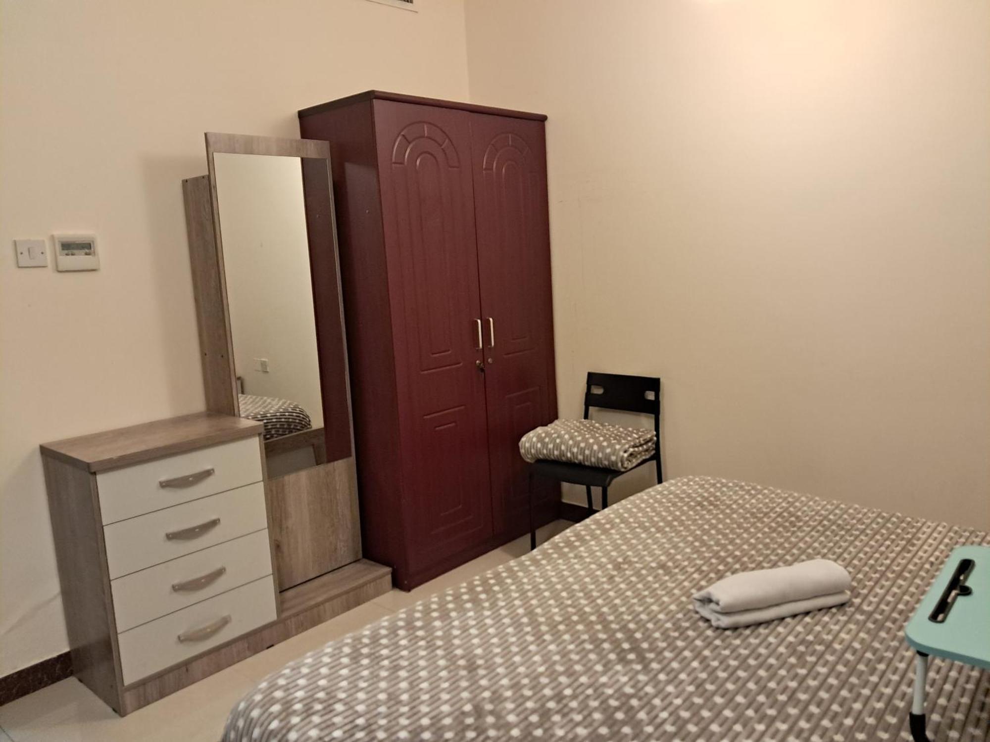 Homestay House Zayed Airport *