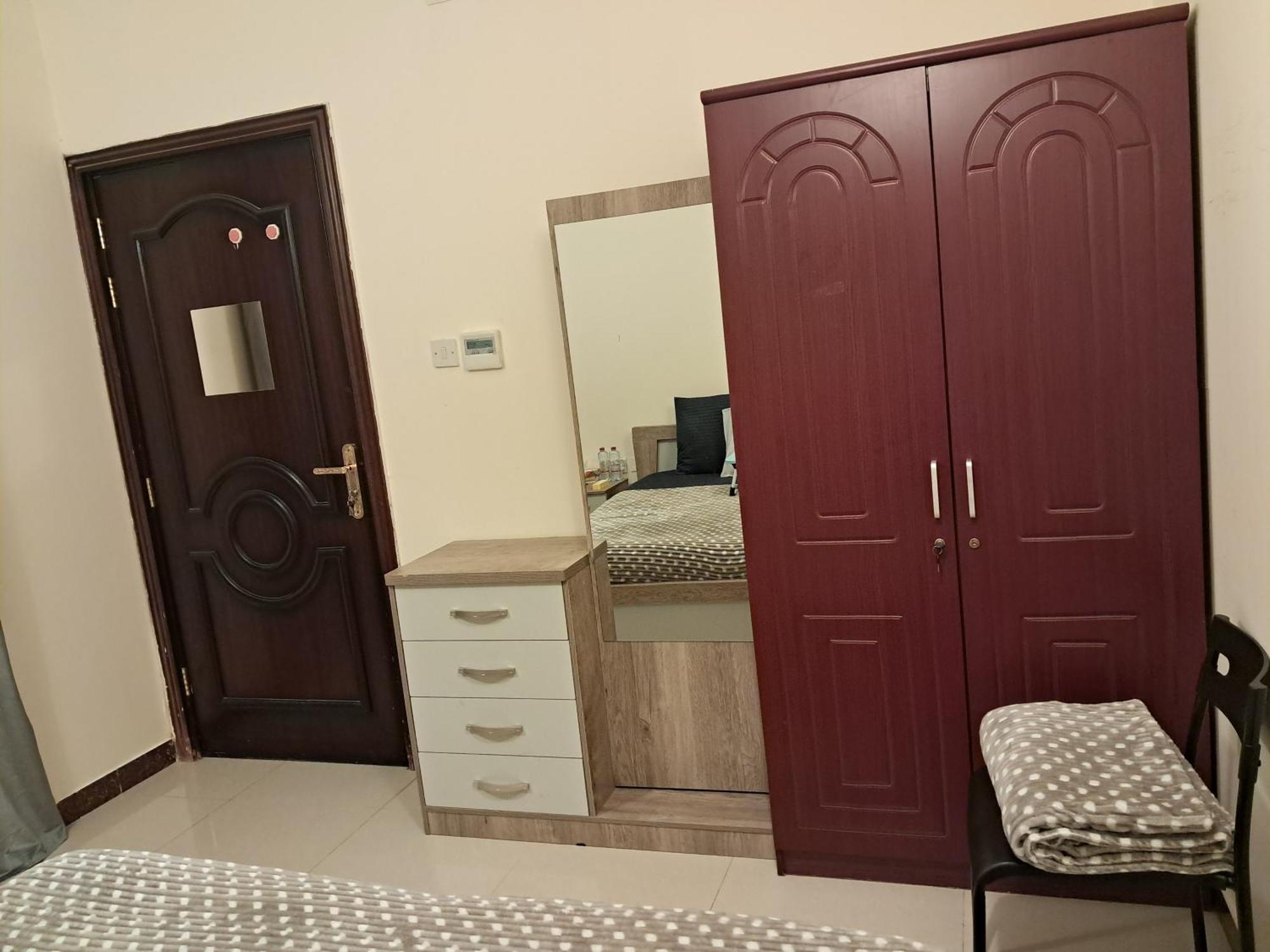 Homestay House Zayed Airport *
